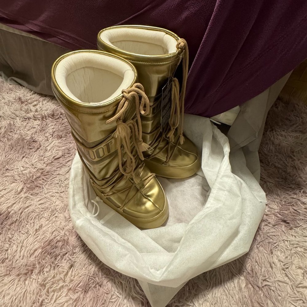 Moon Boots